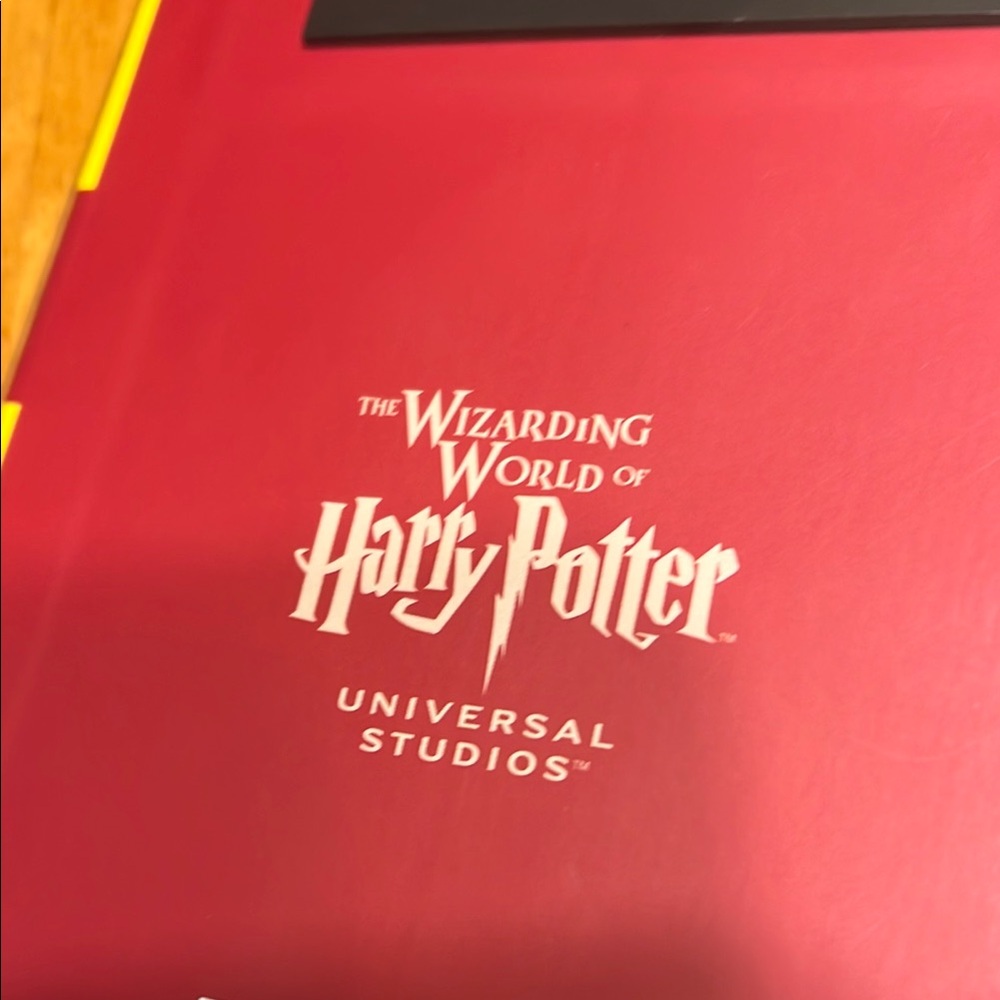 Harry Potter Griffindor Magnetic Notepad - Picture 5 of 5